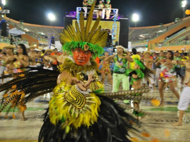 Pajé foi destaque na primeira noite do Carnaboi em Manaus (Foto: Tiago Melo/G1 AM)