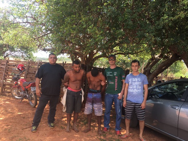 Jovens foram encontrados em uma mata em Varzelândia (Foto: Polícia Civil/Divulgação)