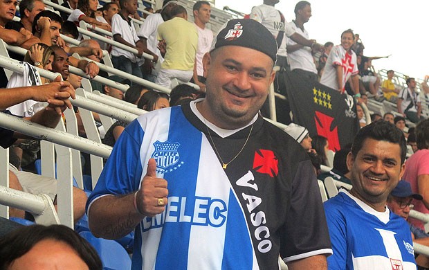 Torcedor camisa Vasco Emelec (Foto: Richard Souza / Globoesporte.com)