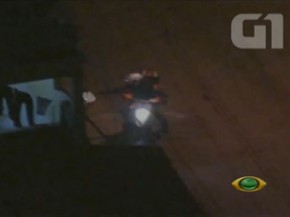 frame tiros perseguição PM são paulo (Foto: TV Bandeirantes/Reprodução)