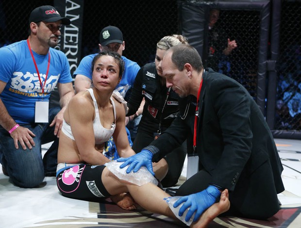 Miriam Nakamoto lesão Invicta FC MMA (Foto: Esther Lin/Invicta FC)