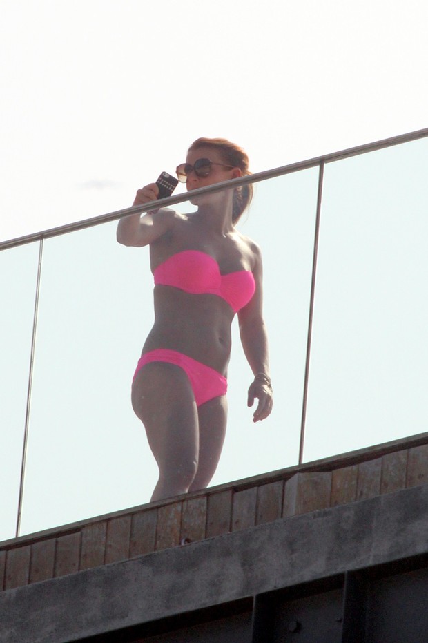 Collen Ronney, mulher do jogador Wayne Rooney, em  hotel (Foto: J.Humberto / AgNews)