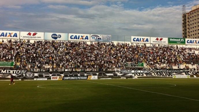 Frasqueirão TR (Foto: Augusto Gomes/GloboEsporte.com)