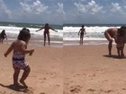Deborah Secco mostra filha correndo para seus braços em praia da Bahia