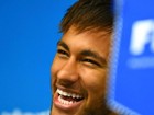Neymar posta foto sorridente e arranca elogios: 'Coisa linda'