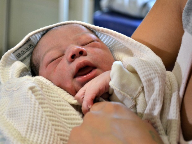 Bebê nasceu sadio, com 3,05 kg, e se chamará Everton (Foto: Leandro Abreu/G1 MS)