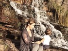 Guilhermina Guinle posta foto com filha em cachoeira