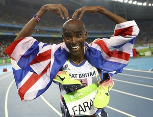 Mo Farah faz sua comemoração clássica após levar o ouro dos 5000m no Rio (Foto: Reuters)