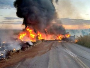 Duas pessoas morrem em acidente na MS 306 (Foto: Reprodução/TV Morena)