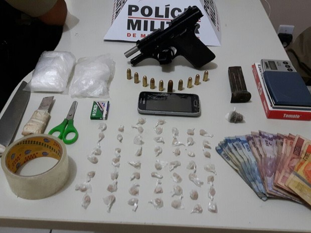 Pistola apreendida estava carregada com nove munições (Foto: Polícia Militar/Divulgação)