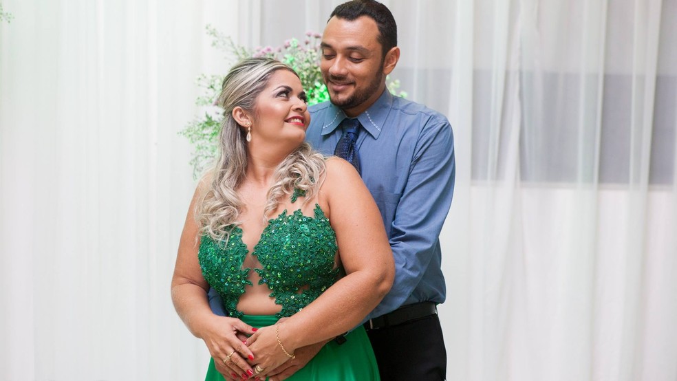Marido de Luciene abriu mão do baile de formatura para ver mulher comemorar o diploma (Foto: David Silva/Alian Eventos)