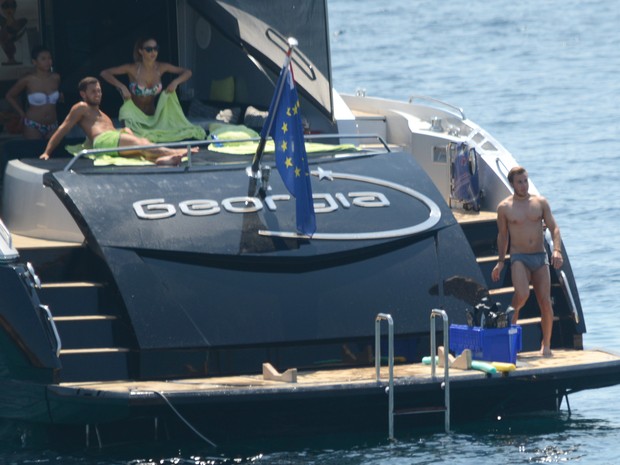 Mario Götze em Ibiza, na Espanha (Foto: Grosby Group/ Agência)