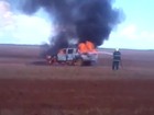 Camionete fica totalmente destruída após pegar fogo TO-050; veja o vídeo