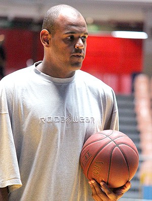 Paulão Prestes, do time de basquete do Brasília (Foto: Fabrício Marques)