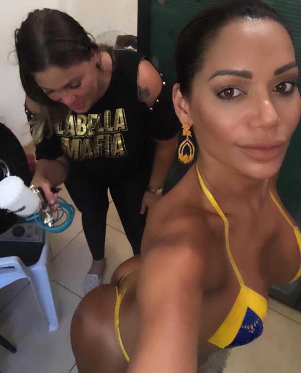 Ana Paula Evangelista atualiza marquinha com biquíni de fita (Foto: Divulgação) Ana Paula Evangelista atualiza marquinha com biquíni de fita (Foto: Divulgação)
