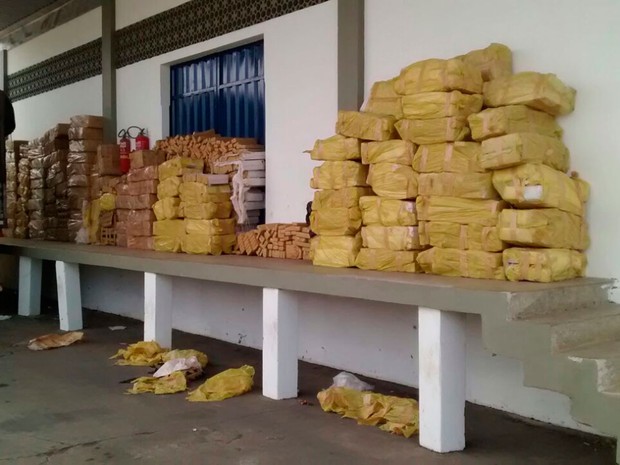 Cerca de seis quilos de maconha foram apreendidas durante operação na Bahia (Foto: Divulgação / Sefaz-Ba)