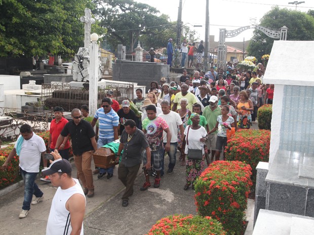 Mestre Apolônio é enterrado em São Luís (Foto: De Jesus /O Estado) Mestre Apolônio é enterrado em São Luís (Foto: De Jesus /O Estado)