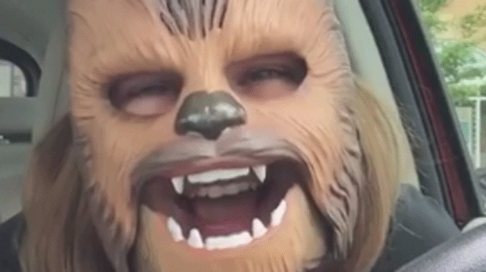 Máscara de Chewbacca é vendida por R$ 333 mil em leilão nos EUA - TV e  Lazer - Extra Online