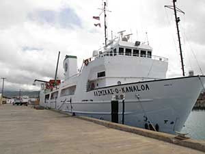 O navio da Universidade do Havaí, no Porto de Snug. (Foto: Oskar Garcia / AP Photo)