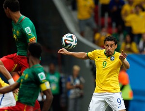 Fred gol Brasil x Camarões
