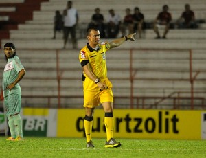 leandro vuaden arbitragem náutico (Foto: Aldo Carneiro / Pernambuco Press)