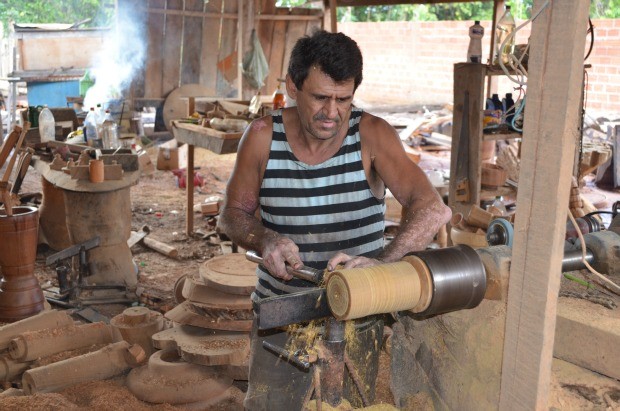 G1 Artes u00e3os se dedicamà produç u00e3o de peças entalhadas em madeira, em RO notícias em Rond u00f4nia Adesivo Nuvem Branca ~ G1 Artes u00e3os se dedicamà produç u00e3o de peças entalhadas em madeira, em RO notícias em Rond u00f4nia