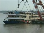 Navio que naufragou na China com 456 pessoas a bordo é desvirado