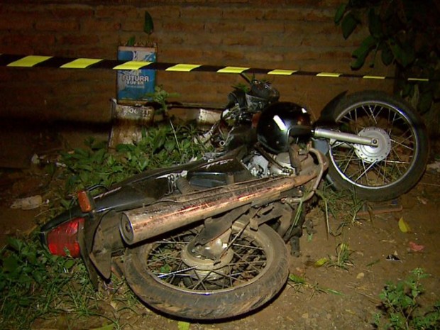 G1 Motociclista morre ao bater em poste na zona norte de Ribeirão