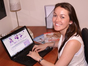 Laura Argüello Solano, de 32 anos, também resolveu criar um blog, La boda de la novia (O casamento da noiva), no qual escrever sobre a experiência de se casar em tempos de crise (Foto: BBC)