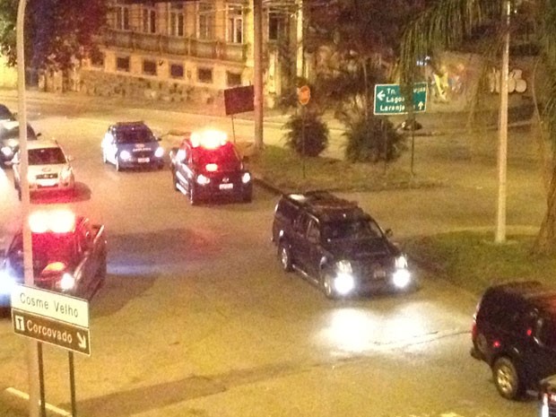 Polícia entrou na comunidade Cerro-Corá por volta das 5h desta segunda-feira (Foto: Renata Soares / G1)