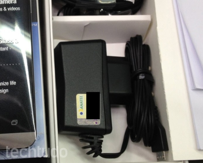 Acessórios do ZenFone 5 (Foto: TechTudo) Acessórios do ZenFone 5 (Foto: TechTudo)