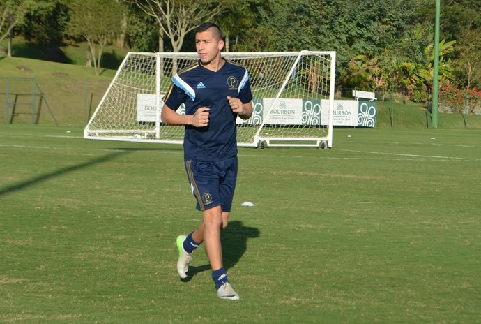 Gareca já usa Tobio como titular e Mouche inicia treinos como reserva