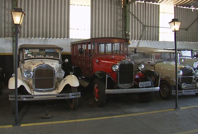 Paixão por carros antigos reúne colecionadores em Avaré (Foto: De Ponta a Ponta / TV TEM)
