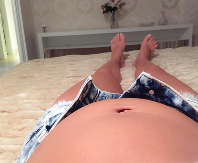 Adriana Sant'anna faz mistério sobre os meses de sua gravidez (Foto: Arquivo Pessoal)