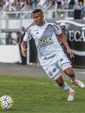 Reinaldo, lateral-esquerdo Ponte Preta (Foto: Fabio Leoni/ PontePress) Reinaldo, lateral-esquerdo Ponte Preta (Foto: Fabio Leoni/ PontePress)
