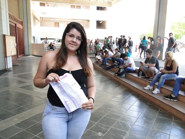 Gabriela Venturato, 19, acha que o texto pedido será sobre redes sociais (Foto: Cristina Moreno de Castro/G1)
