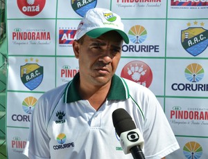 Evandro Guimarães, técnico do Coruripe (Foto: Jota Rufino/GloboEsporte.com)
