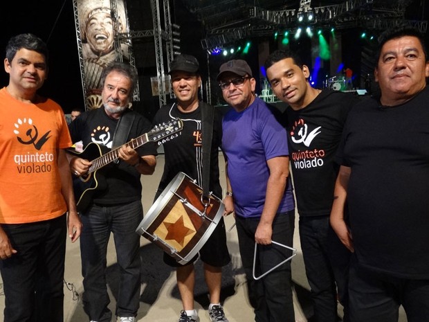 Quinteto Violado com Raminho da Zabumba, que foi convidado para o show no Parque Aza Branca (Foto: Luna Markman/G1)