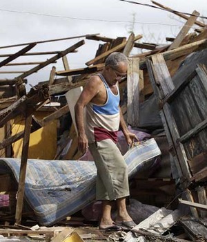 Furacão 'Sandy' mata 40 no Caribe e ruma para Costa Leste dos EUA (Franklin Reyes / AP Photo)