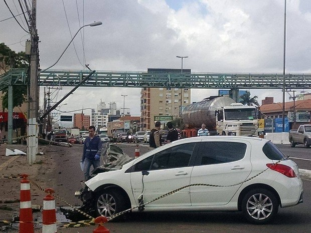 G1 Após atropelar mulher e bater em poste motorista é preso no RS