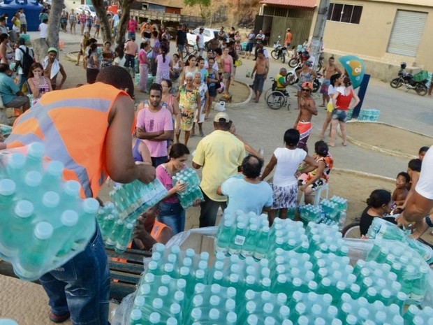 Samarco suspende distribuição de  àgua em Colatina, Espírito Santo (Foto: Carlos Alberto Silva / A Gazeta)