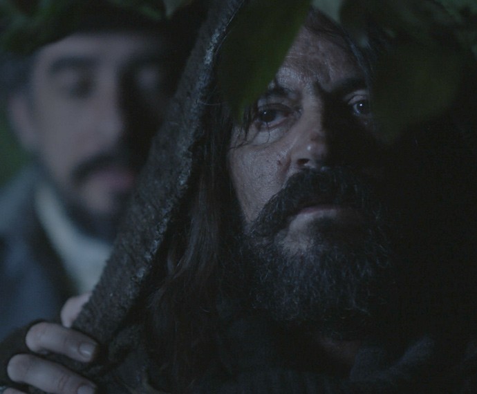 Ariel protege Bernardo (Foto: TV Globo) Ariel protege Bernardo (Foto: TV Globo)