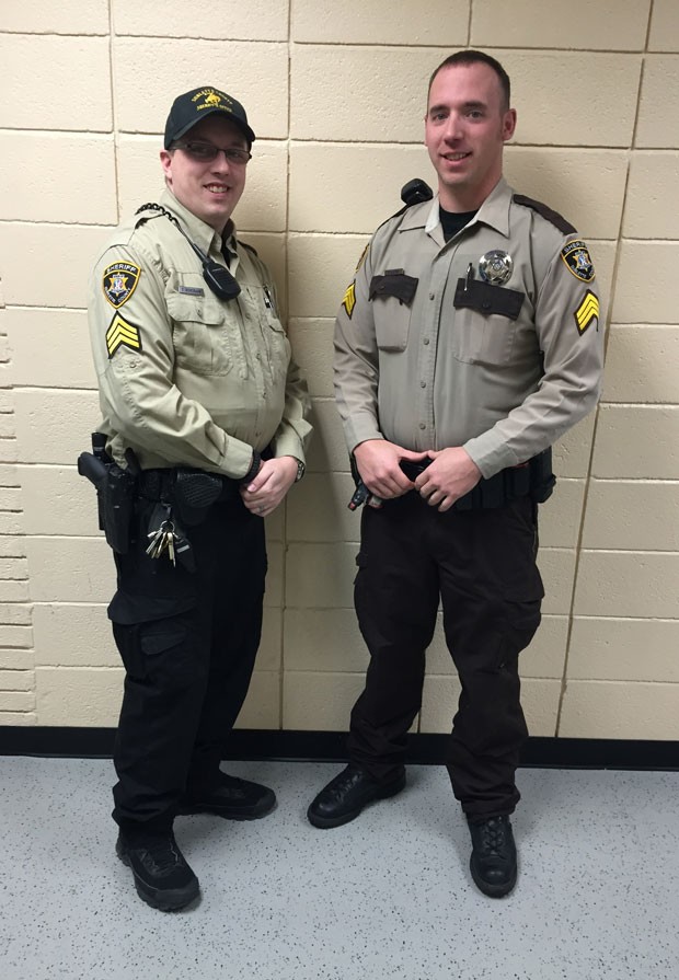 Policiais terão que seguir código de vestimenta imposto por novo xerife (Foto: Katherine A. Peterson/Sublette County Sheriff's Office/AP)