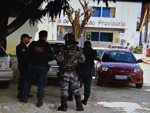 Policiais foram acionados para reforçar a segurança na Usip (Foto: Reprodução/TV Sergipe)