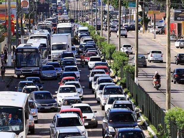 Segundo o Detran-RN, a frota de veículos no RN aumentou 183,6% em 10 anos (Foto: Canindé Soares/G1)