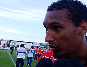 Artur, zagueiro do Atlético-GO (Foto: Reprodução/TV Anhanguera)