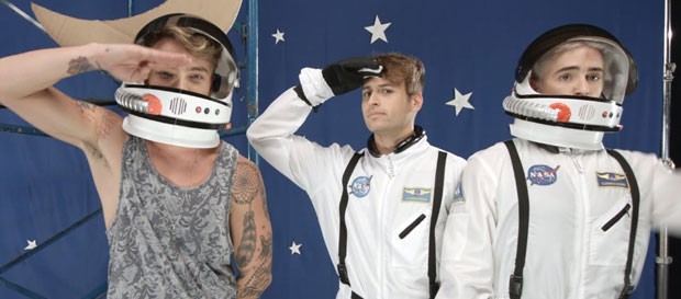 A banda Fly no clipe de 'Cabelos de algodão' (Foto: Reprodução/YouTube/Fly)