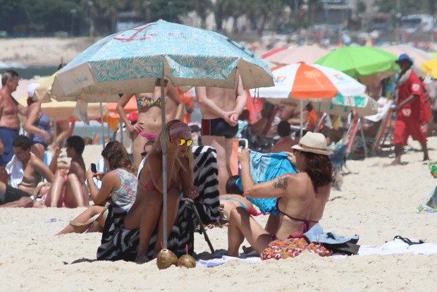 Luiza Brunet e Yasmin no Rio (Foto: Fabio Moreno/Photo RioNews)