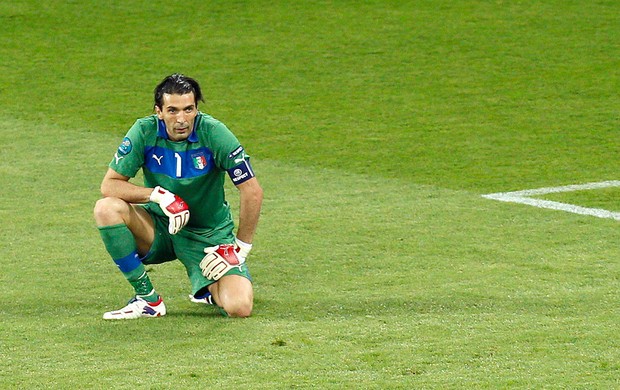 Buffon na final Espanha Itália  (Foto: AP)
