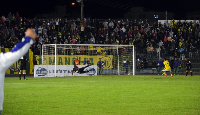 Saldanha fez o gol da classificação do Ypiranga-RS nos pênaltis (Foto: Régis Melo) Saldanha fez o gol da classificação do Ypiranga-RS nos pênaltis (Foto: Régis Melo)